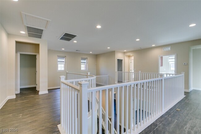 Building Photo - 2497 Birch Hollow St