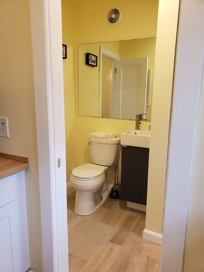 Building Photo - 59 Dartmouth Ave