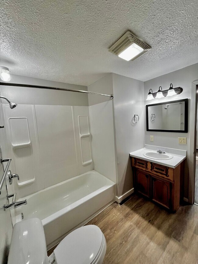 Building Photo - Single Family Home