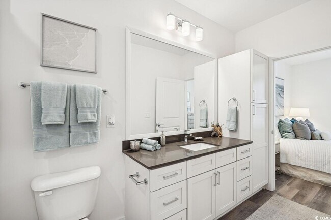 Building Photo - 331 Pickwick Dr