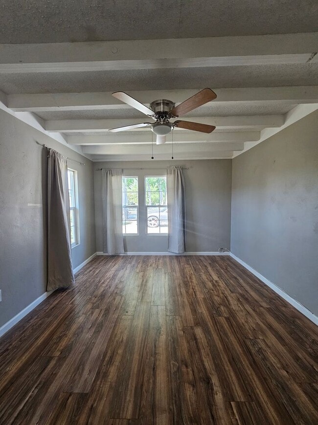 Building Photo - 2 Bedroom 2 Bathroom fully electric house ...