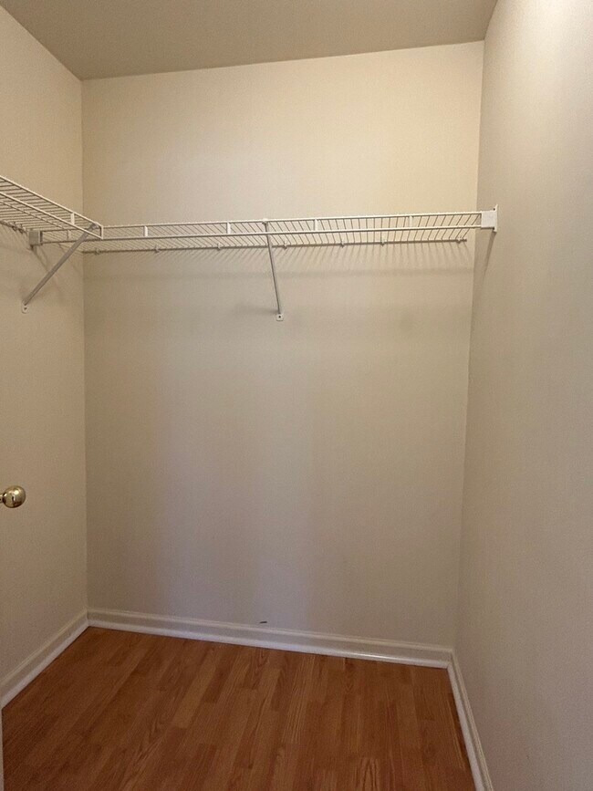 Building Photo - 1020 Chaucer Ct