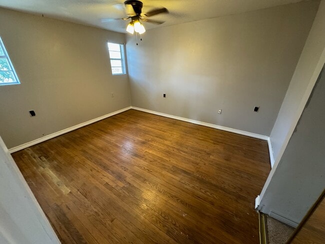 Building Photo - 103 N Florida St