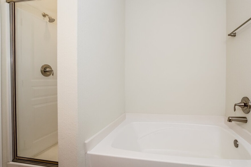 Building Photo - 14715 Sierra Garden Dr