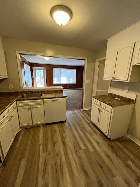 Building Photo - 1808 Sussex Dr