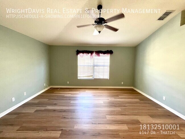 Building Photo - Large townhome at Sabal Pointe!