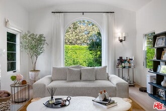 Building Photo - 441 Flores St