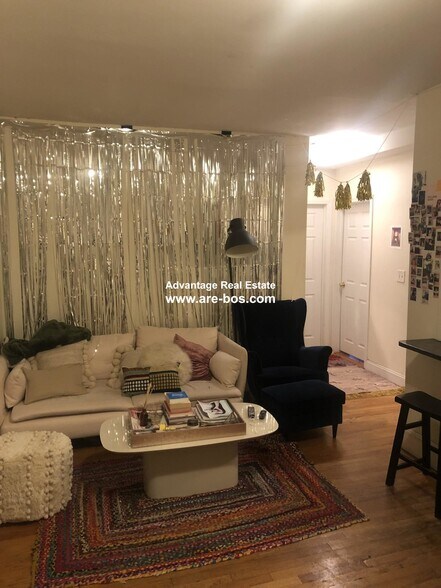 Building Photo - 62 Egmont St