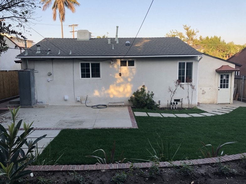 Building Photo - 3021 Midvale Ave