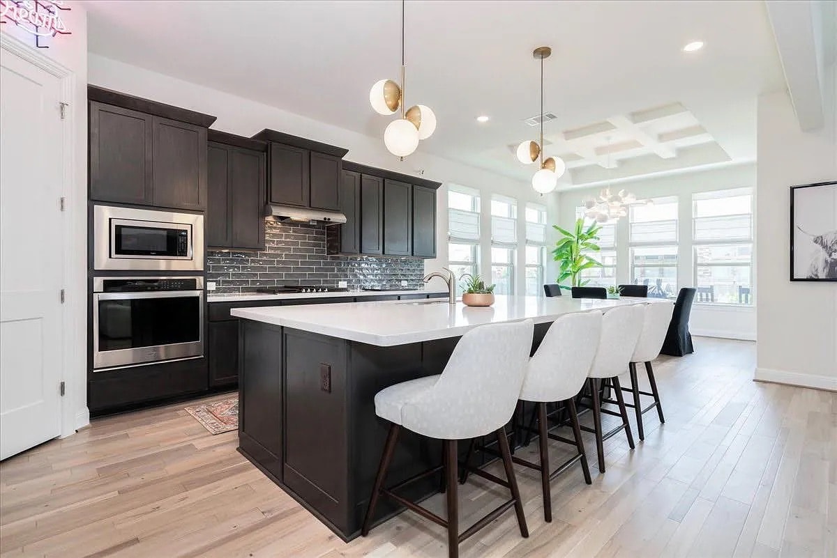 Building Photo - Room in House on Fresno Ave