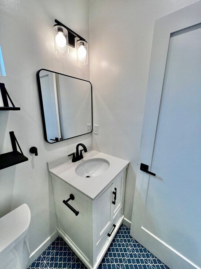 Building Photo - 4232 Verdugo Rd