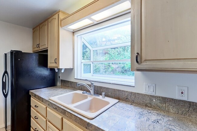 Building Photo - San Carlos West 2story with Canyon Views 5...