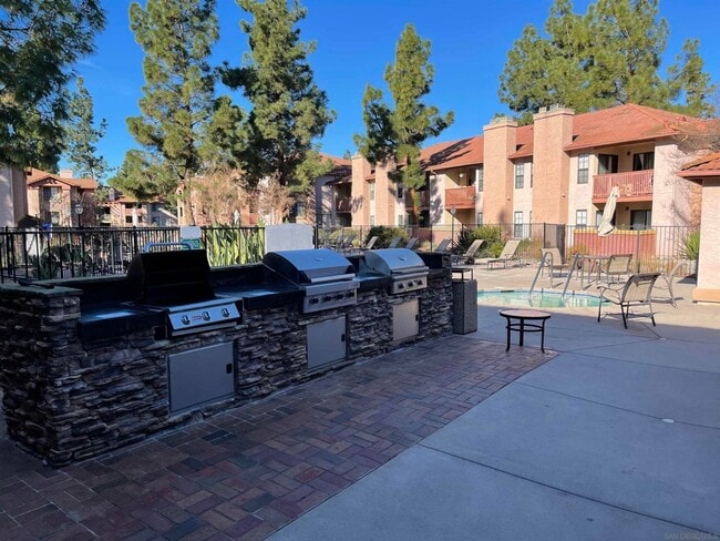 Building Photo - Great One Bedroom Condo w/ A/C