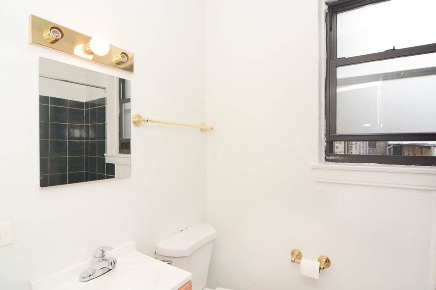 Building Photo - 4856 N Damen Ave