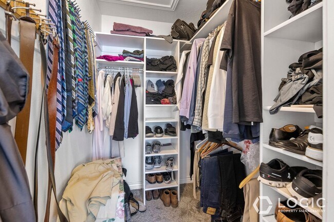 Building Photo - 9223 Silver Lake Dr