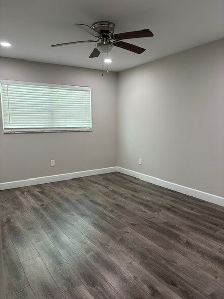 Master Bedroom - 7015 Cedarhurst Dr