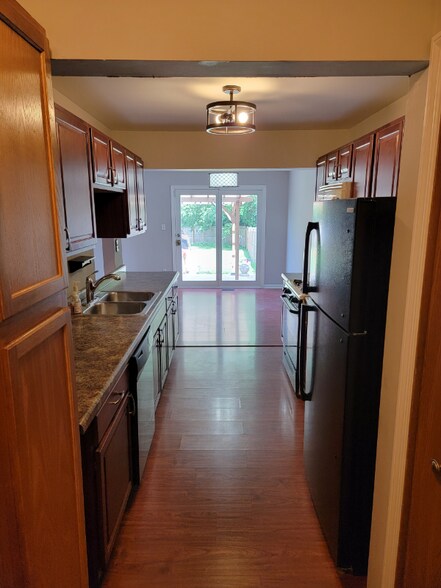 Building Photo - 1514 Peachtree Ln