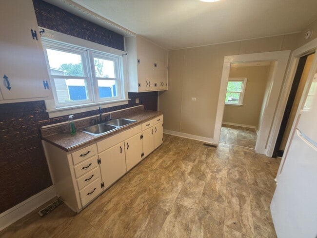 Building Photo - Pulaski, 4BR / 1.5 BA, available now