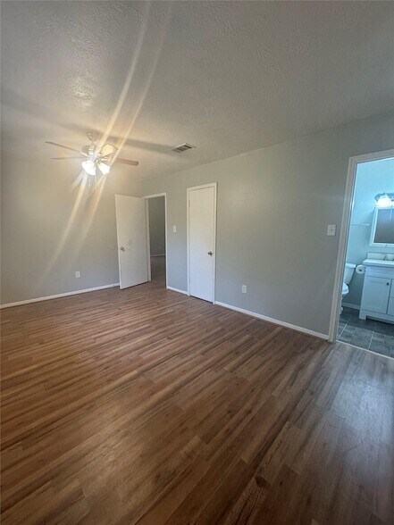 Building Photo - 2019 Redwood St