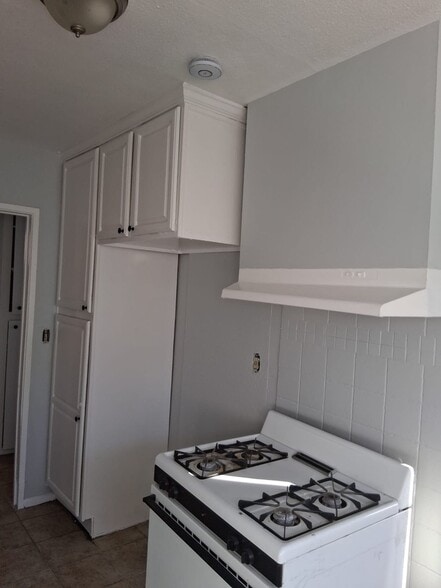 Building Photo - 245 W 83rd St