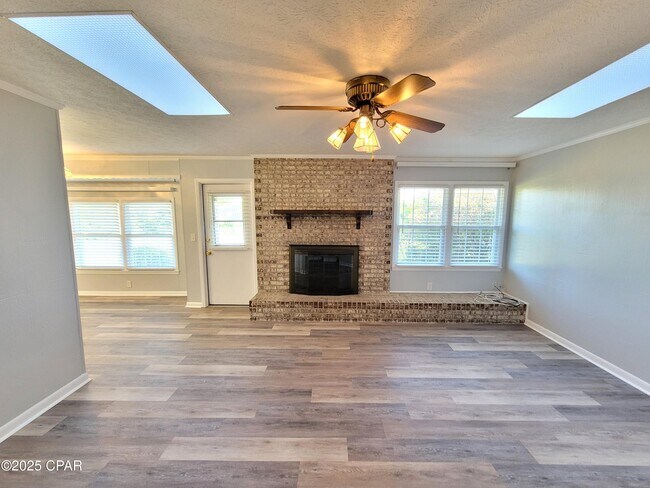 Building Photo - 2512 W 27th St