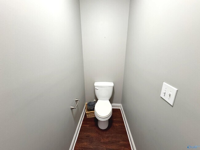 Building Photo - 105 Oak Shade Dr