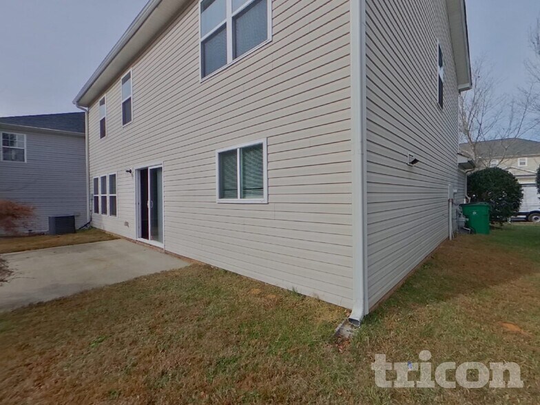 Building Photo - 11019 Kinnairds St