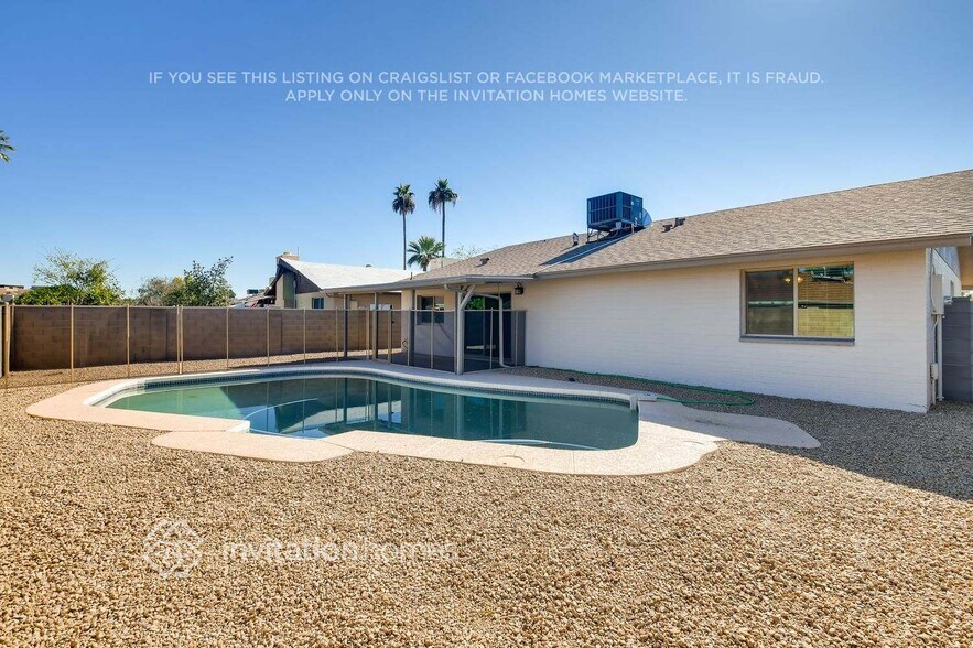 Building Photo - 2450 E Hermosa Dr