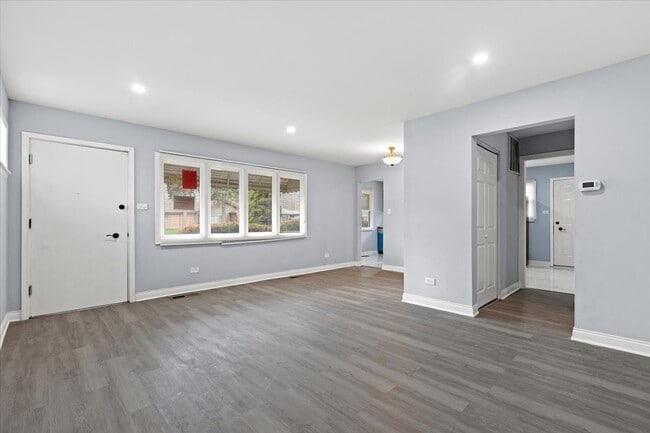 Building Photo - 1303 Balmoral Ave