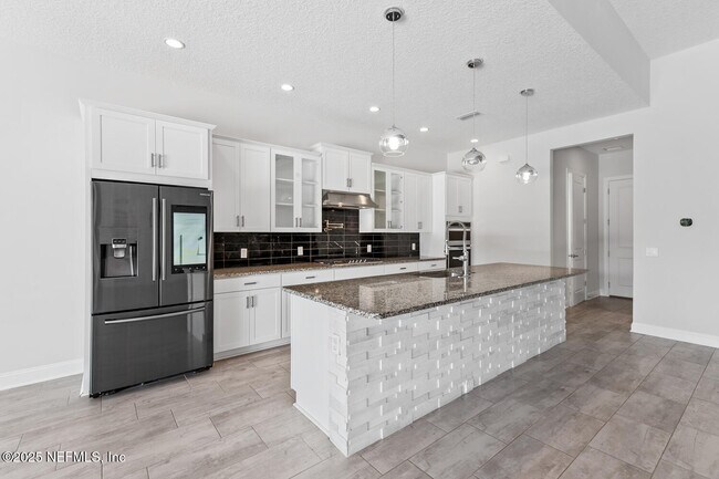 Building Photo - 264 Pine Haven Dr