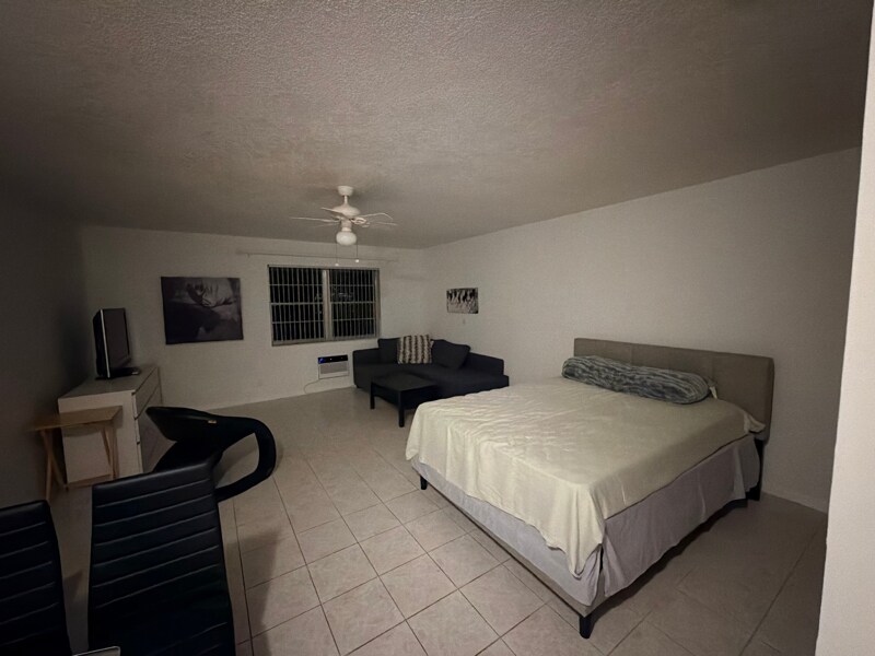 Building Photo - 120 SE 9th Ct