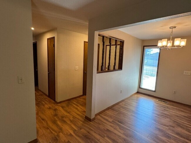 Building Photo - 2859 Cedar Links Dr