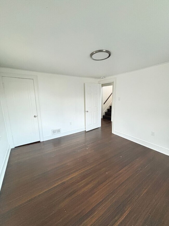 Building Photo - 409 E Washington Ave