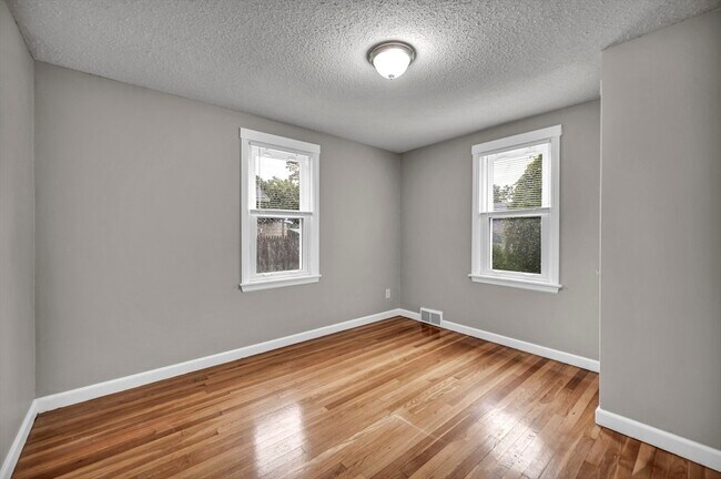 Building Photo - 118 Pilgrim Rd
