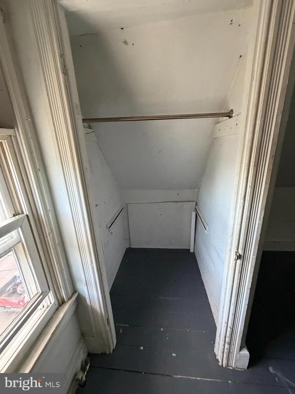 Building Photo - 328 E Mulberry St
