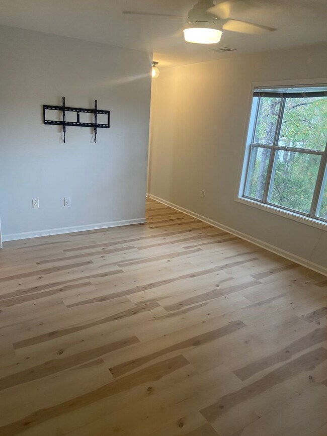 Building Photo - Spacious 2 Bedroom Luxury Condo with Pool Access – Wilmington, NC