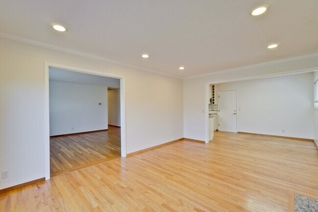 Building Photo - 5097 Forest Glen Dr