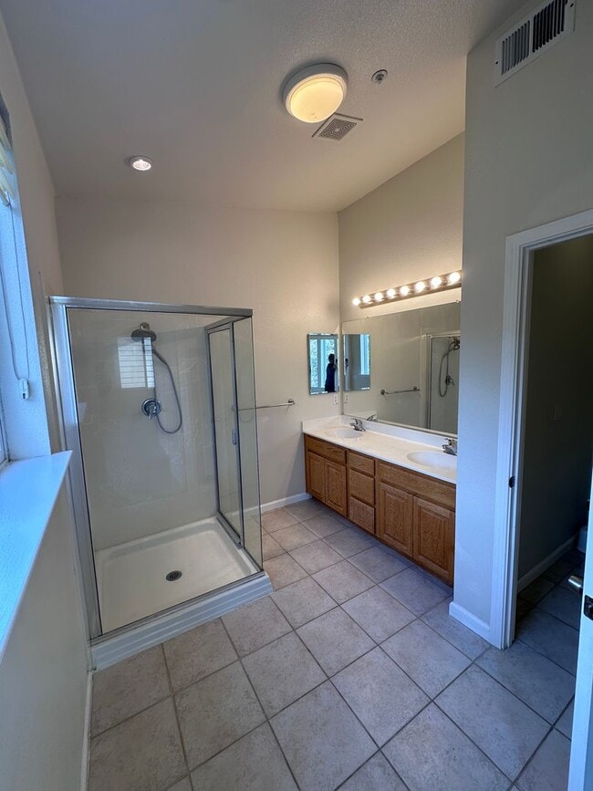 Building Photo - $5,500/month – Spacious Daly City Home for Rent
