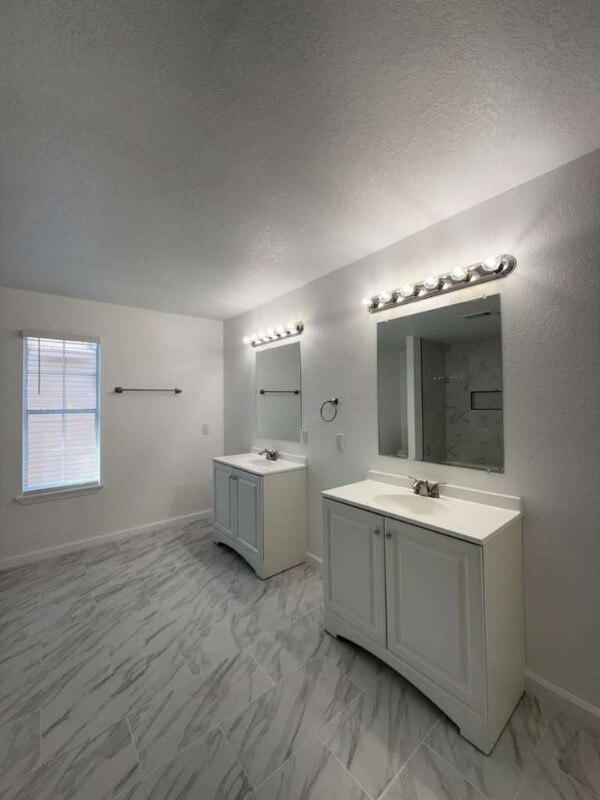 Building Photo - 9339 Mimosa Manor