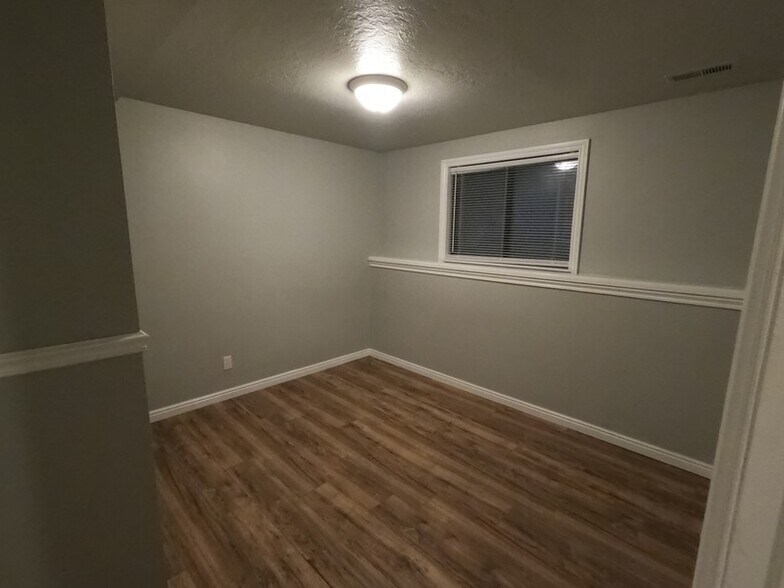 Building Photo - 635 S 1030 W