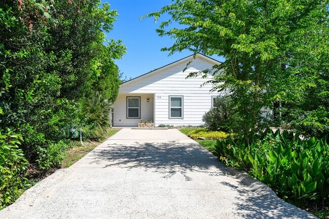 Building Photo - 518 Moore St