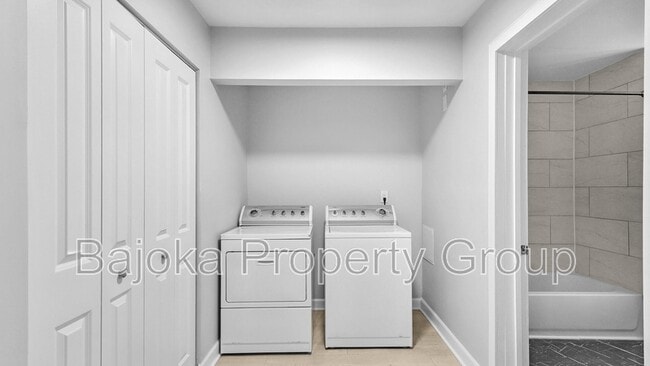Building Photo - 4434 Trumbull St