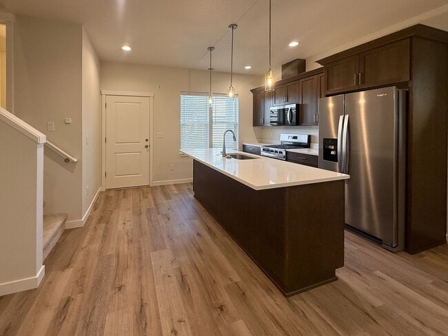 Building Photo - 352 SE Shetterly Dr