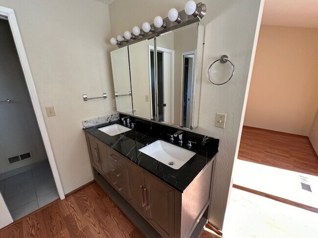 Building Photo - Beautiful Single Level Home in Ponderosa P...