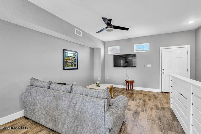 Building Photo - 103 E Orchard Loop