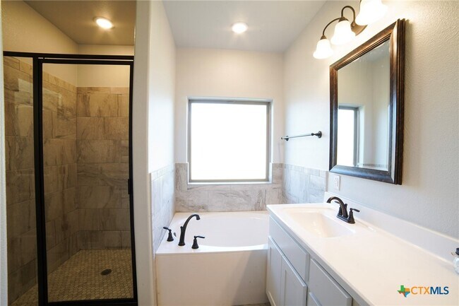 Building Photo - 708 Holstein Dr