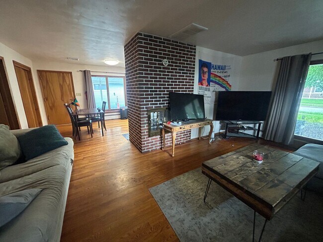 Building Photo - Charming Downtown State College Ranch Home Available August 2026