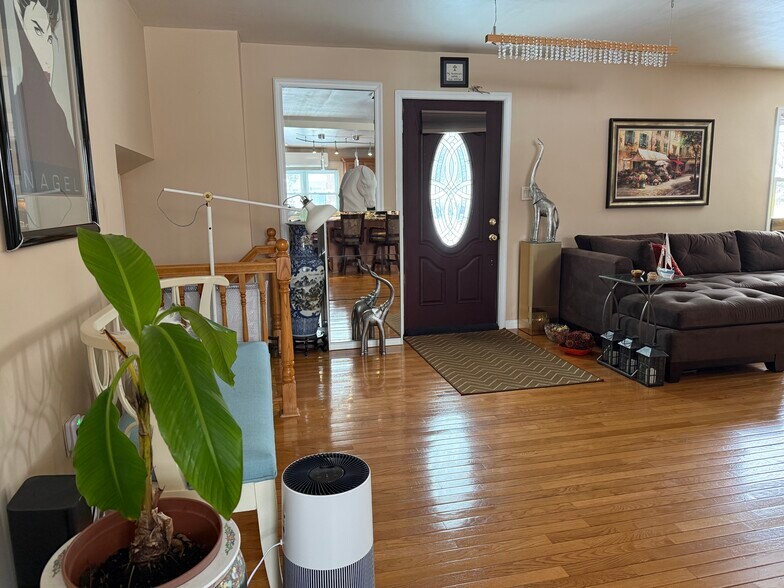 Building Photo - 246 Grant Ave