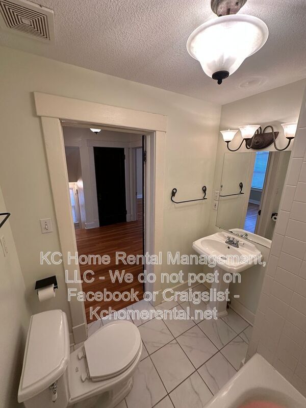 Building Photo - 5119 Grand Ave