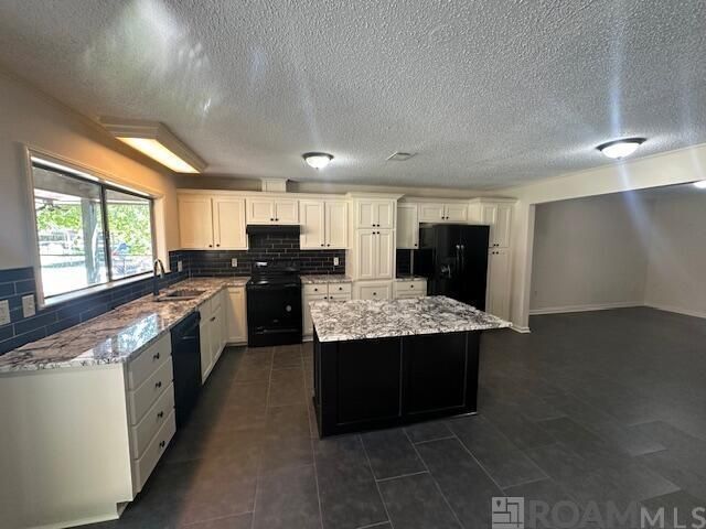 Building Photo - 5017 Parkoaks Dr